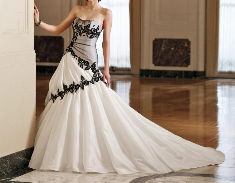 Le introvabili meraviglie di Desy Facebook ad: Vendita online di abiti da sposa e cerimonia…
