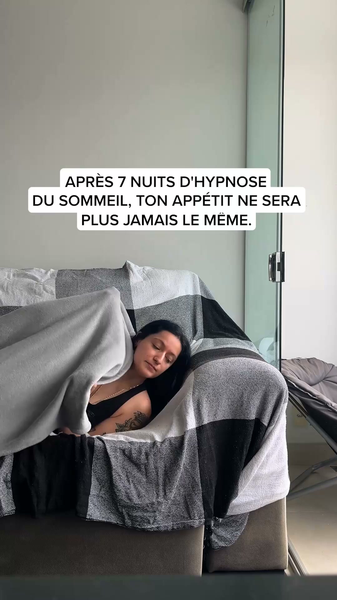 Kure for Hypnotherapy Facebook ad: Appuie sur Play. Ferme les yeux. Change profondément