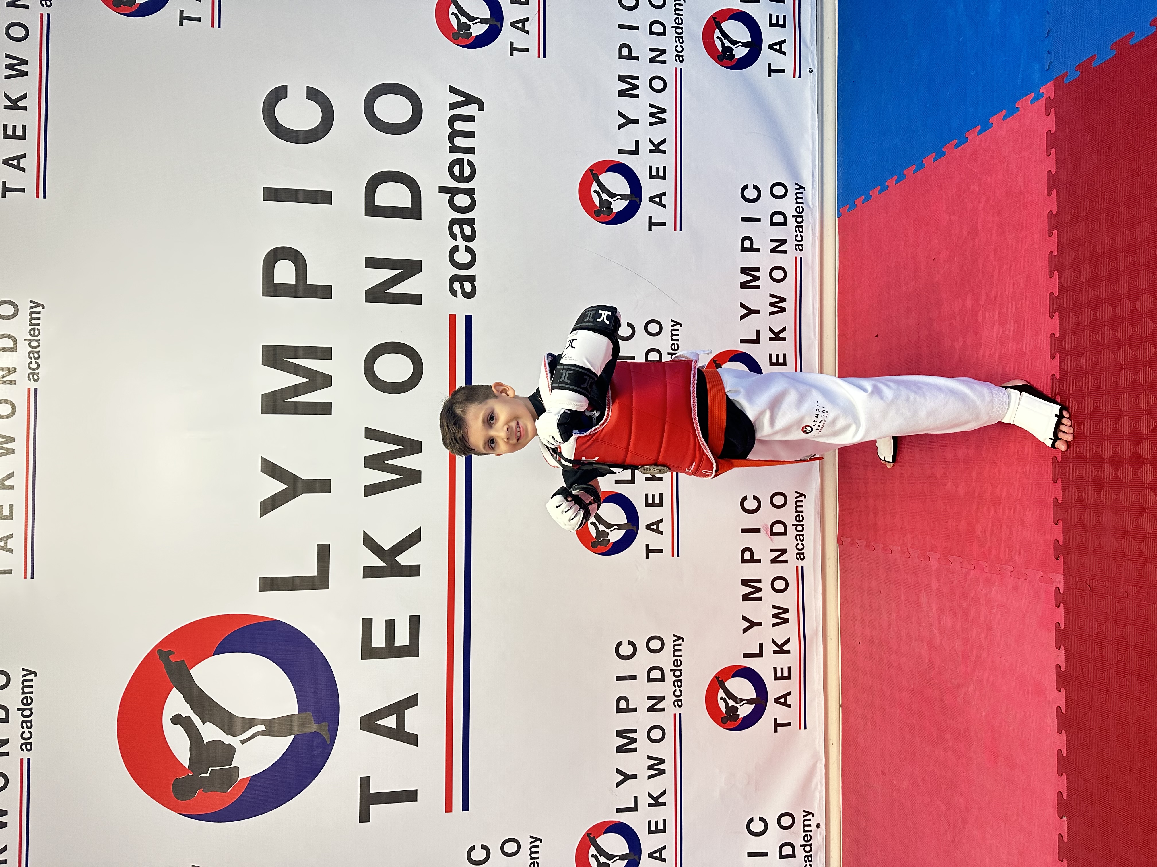 Olympic Taekwondo Academy Laredo Tx Facebook ad: Clase de prueba gratis
