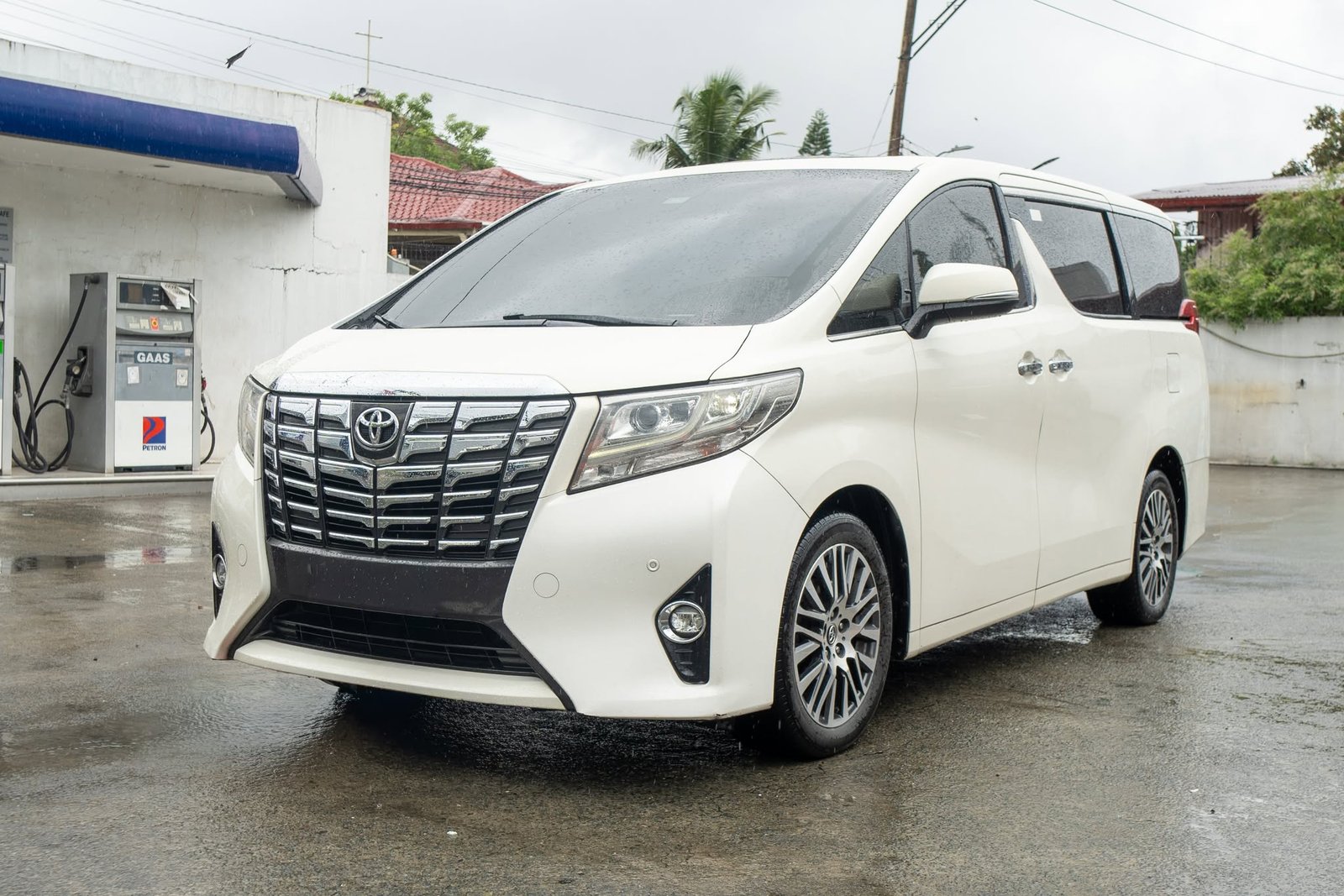 Mcars Garage Assume Pasalo Facebook ad: Luxury, comfort, and elegance in one premium MPV!