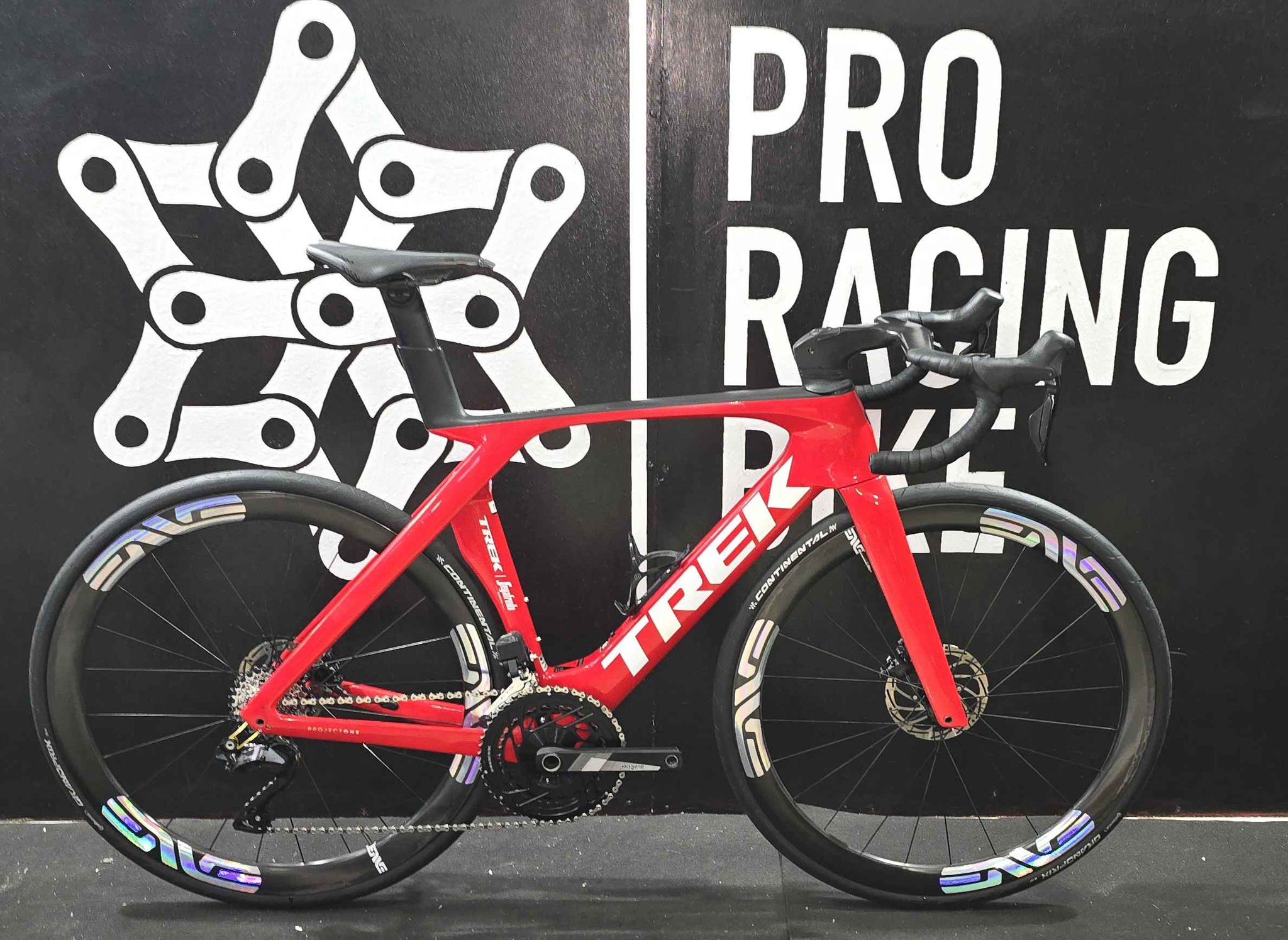 Gianluca Coletta Facebook ad: TREK MADONE SLR 56