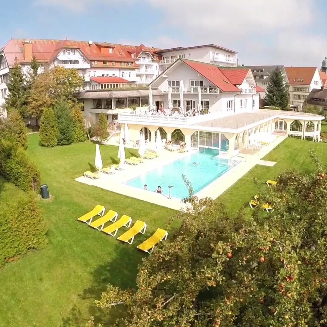 Möhringers Schwarzwald Hotel Facebook ad: 4-Sterne Wellnesshotel im Schwarzwald