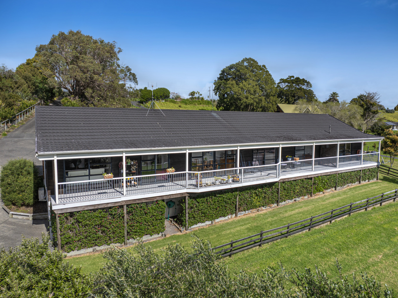 Barfoot & Thompson Whangaparaoa Facebook ad: 20 Roberts Road Matakatia Bay