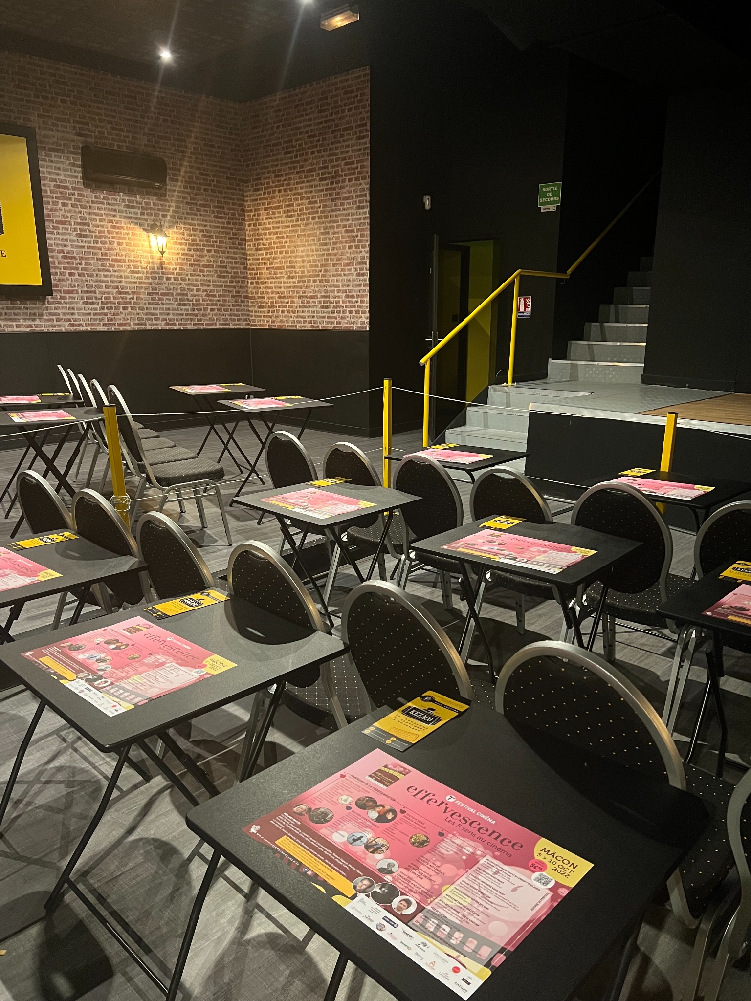 Kezaco café-théâtre Facebook ad: Le Kezaco Café-Théâtre propose différentes offres pour les…