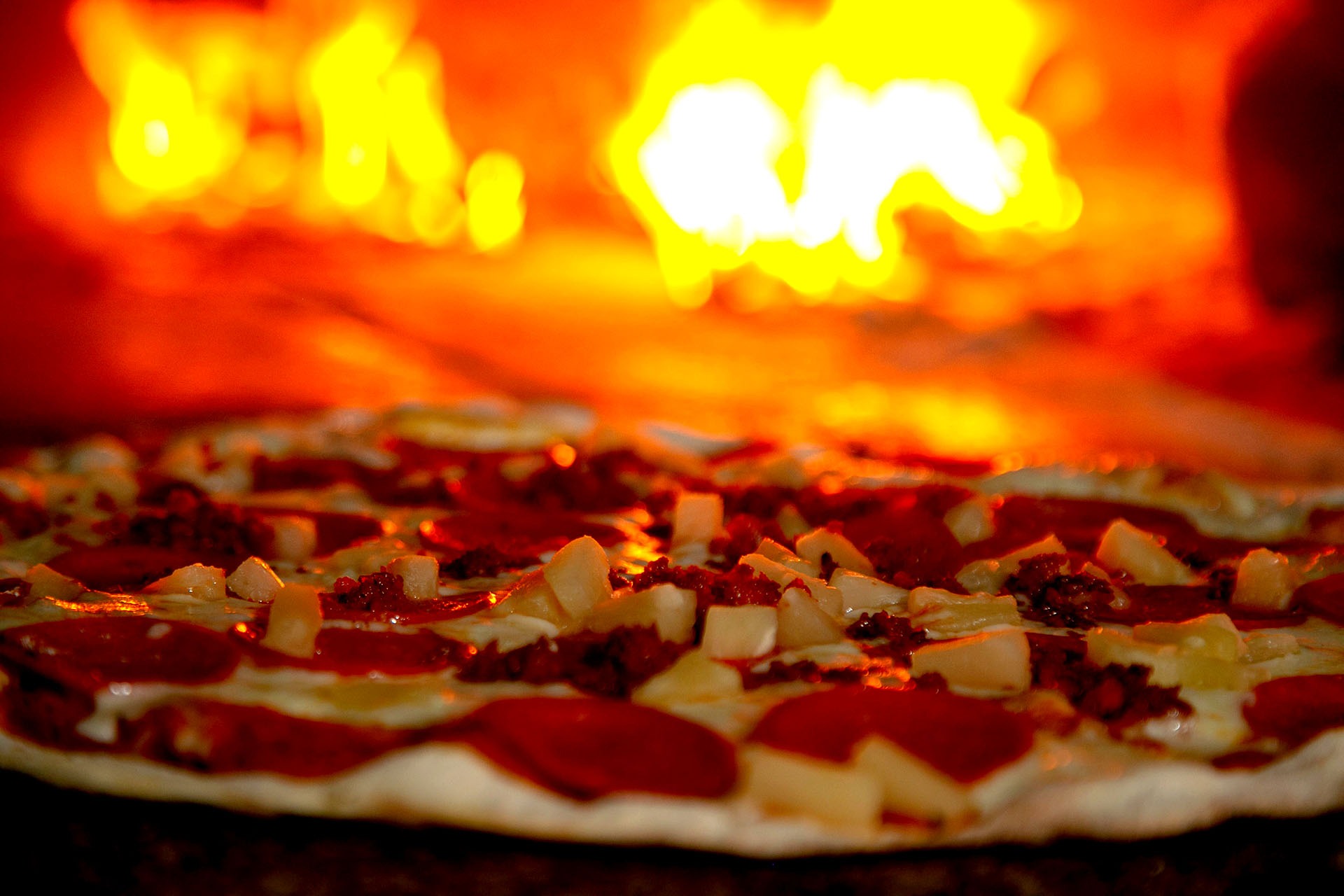 Piola Playa del Carmen Facebook ad: la pizza se hace a mano en horno…