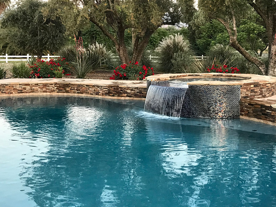 Tahiti Pools Inc. Facebook ad: Chat in Messenger