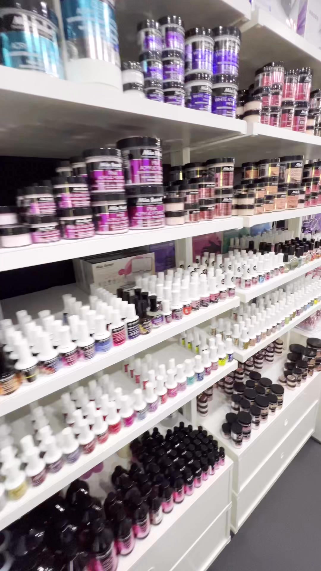 Everything Beauty Supply Facebook ad: Somos expertos en la venta de productos de…