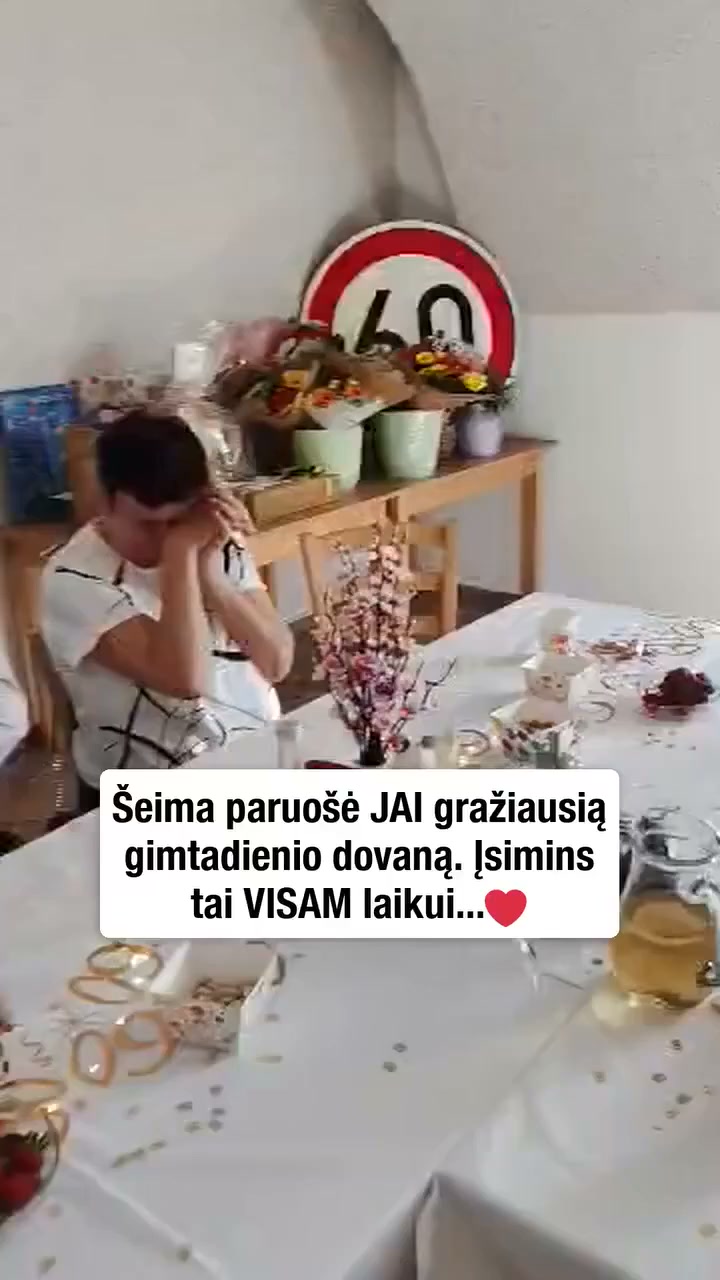 Taleintune Facebook ad: Ji tiesiog šventė savo 60-ąjį jubiliejų.