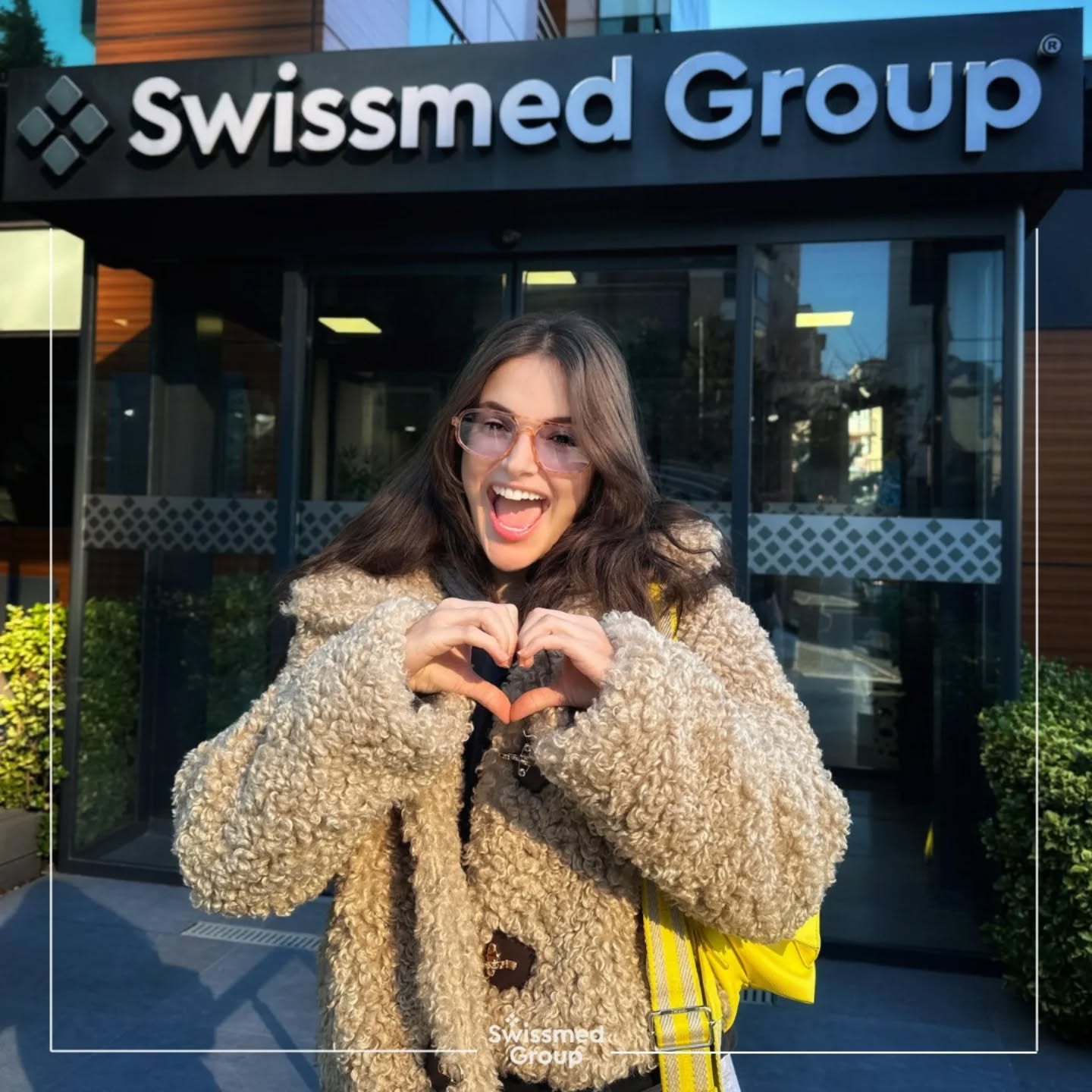 Swissmed Group Facebook ad: Bonding tedavisi ile ucu veya kenarı kırık dişlerinizin…