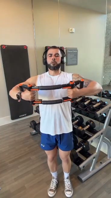 beastfit.lb Facebook ad: Push. Press. Build Muscle.