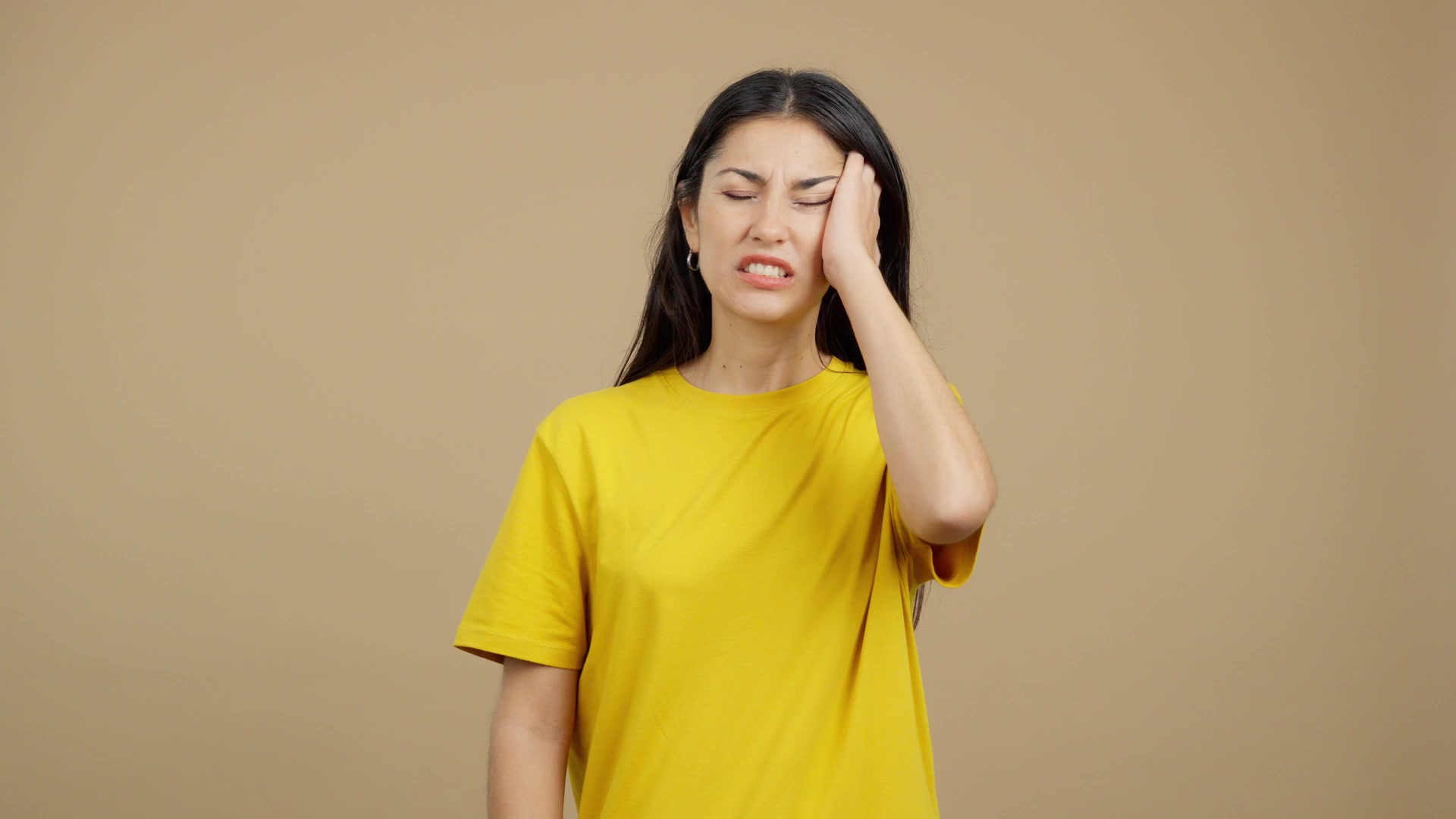 ClinLife Facebook ad: Migraines menstruelles? Participez à une étude sur les…