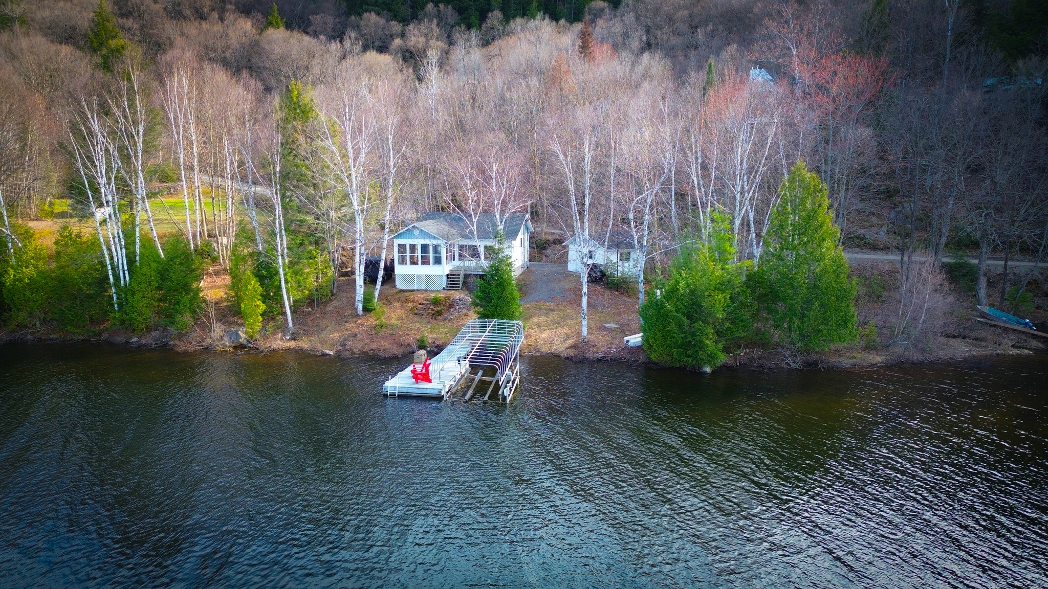 Michael Guertin Facebook ad: CHALET 4 SAISONS AU LAC SOURIS, INTIMITÉ TOTALE