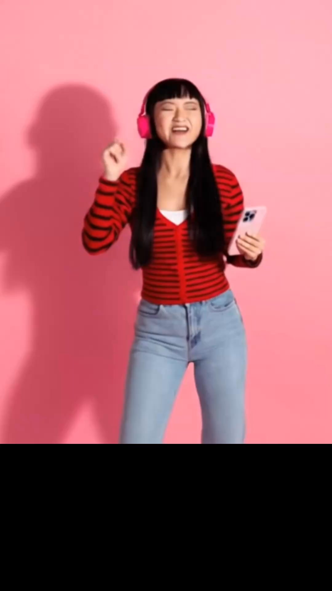 Fashion Outlet Facebook ad from Apr 1, 2026