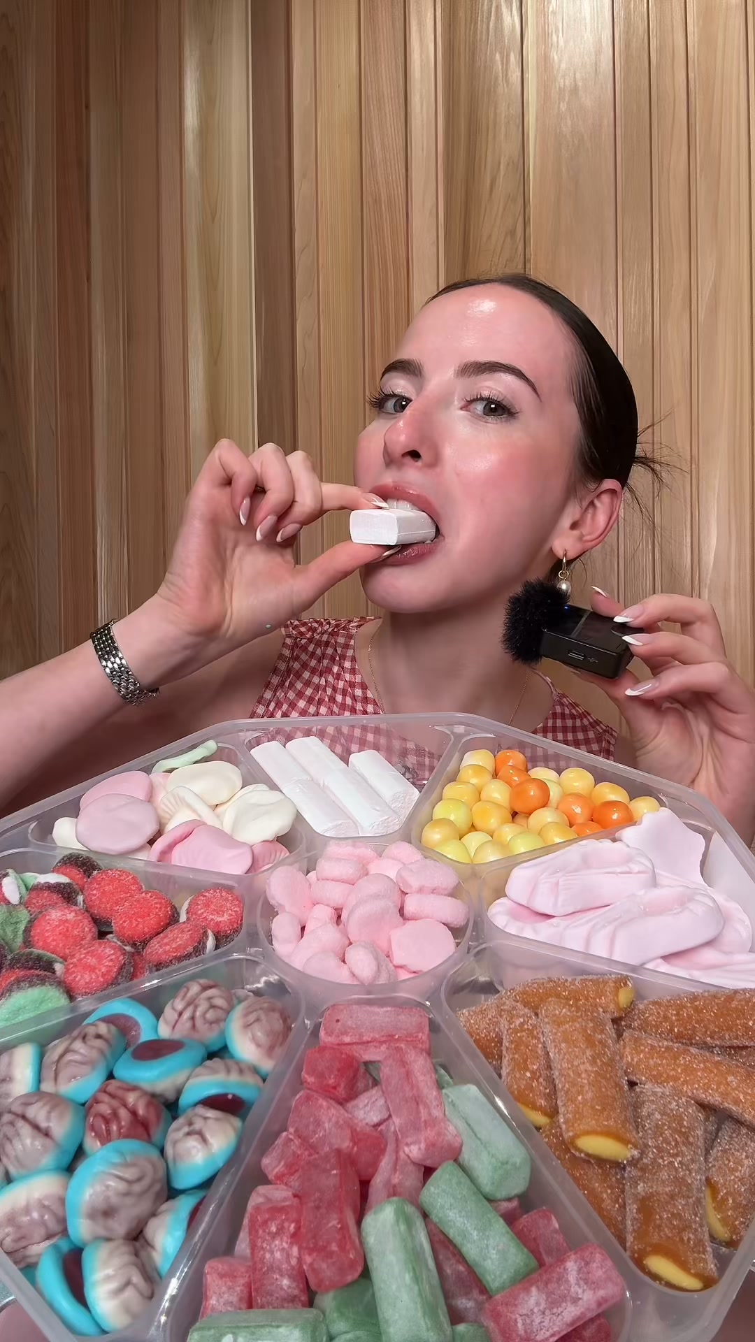 Poppin Candy Facebook ad: Hundreds of top-tier candies