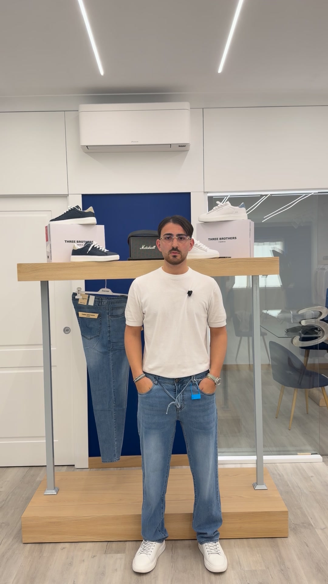 Three Brothers Formia Facebook ad: JEANS ELASTICIZZATI 2 pezzi €50