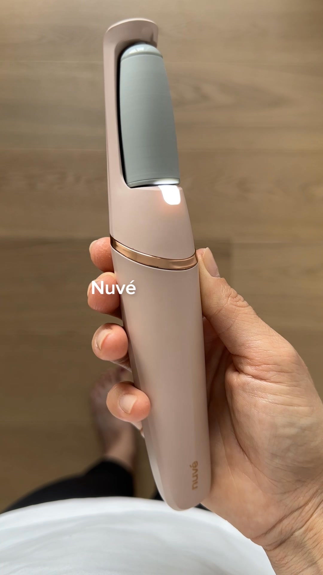 Nuvé Facebook ad: Smooth feet. In minutes. Guaranteed.