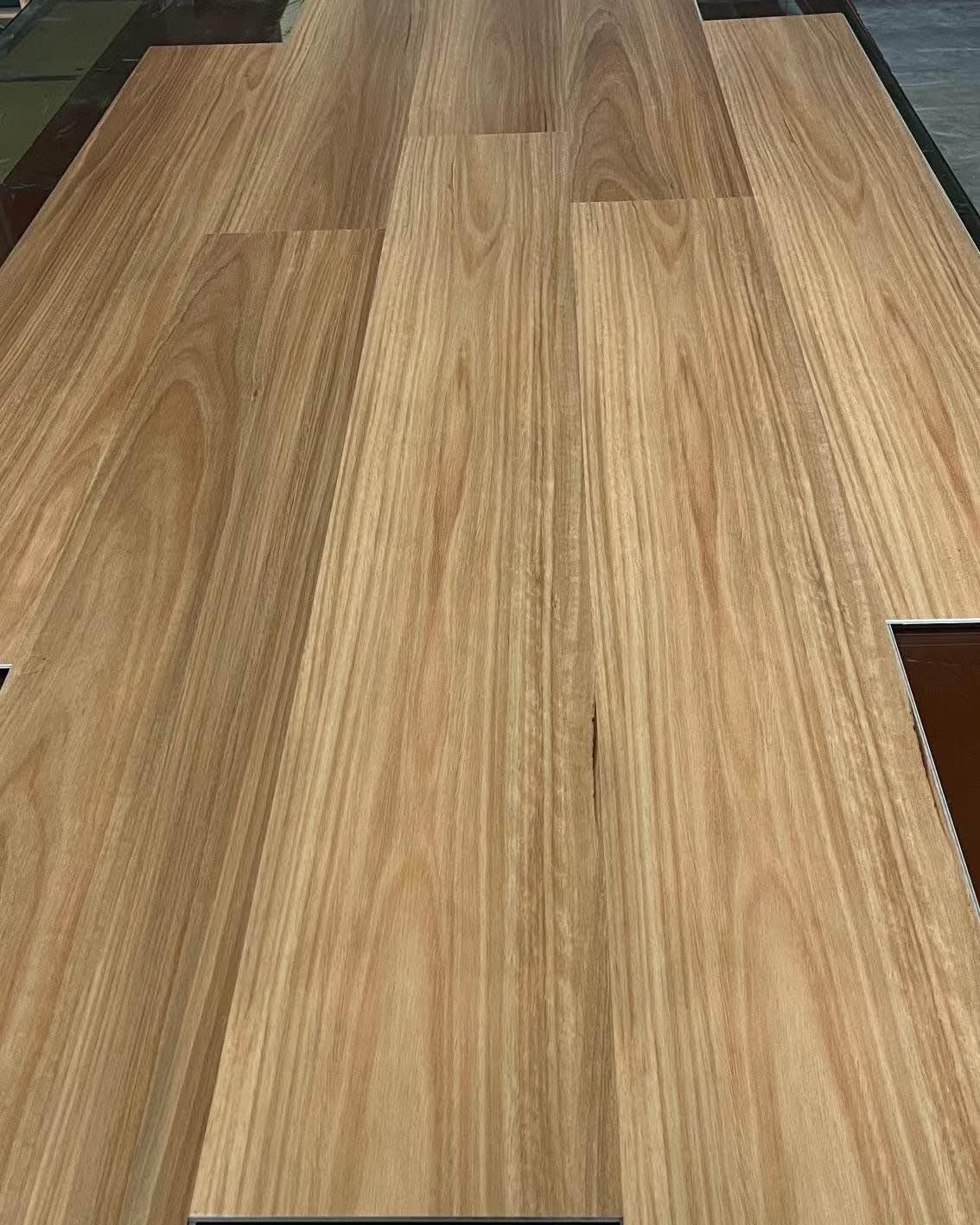 Sai Li Facebook ad: 8mm hybrid spc flooring $25