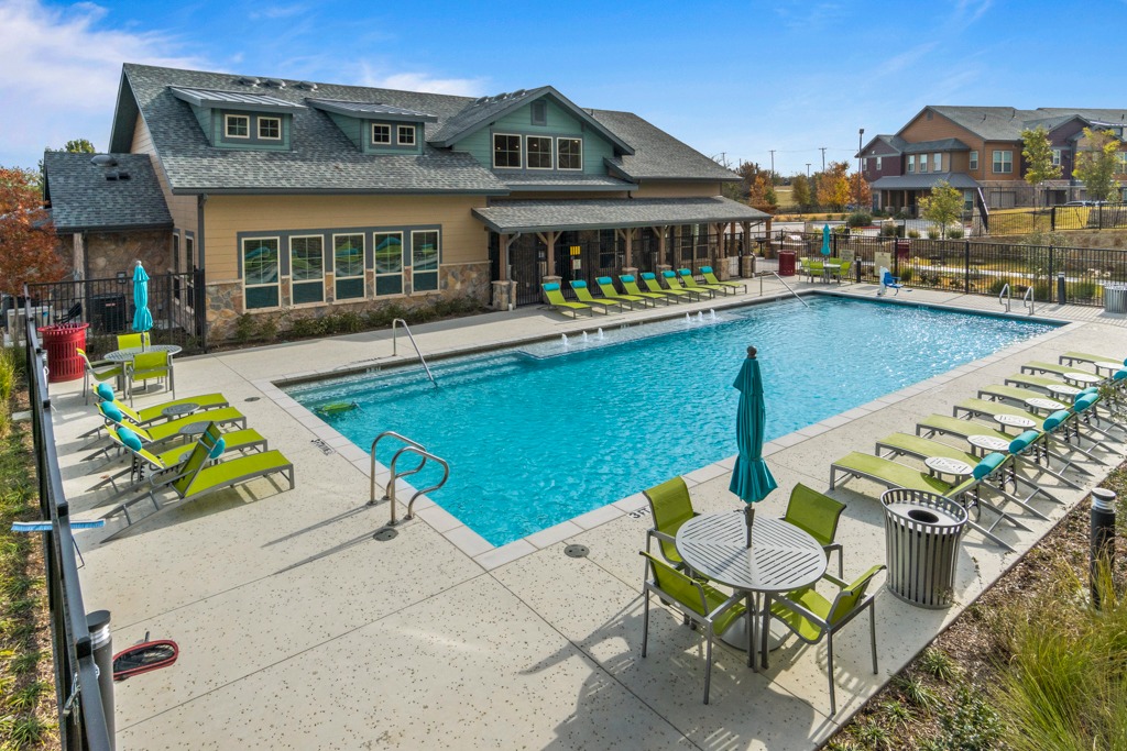Bellwether Ridge Apartments Facebook ad: Act Fast! Lock in 4 WEEKS FREE at…