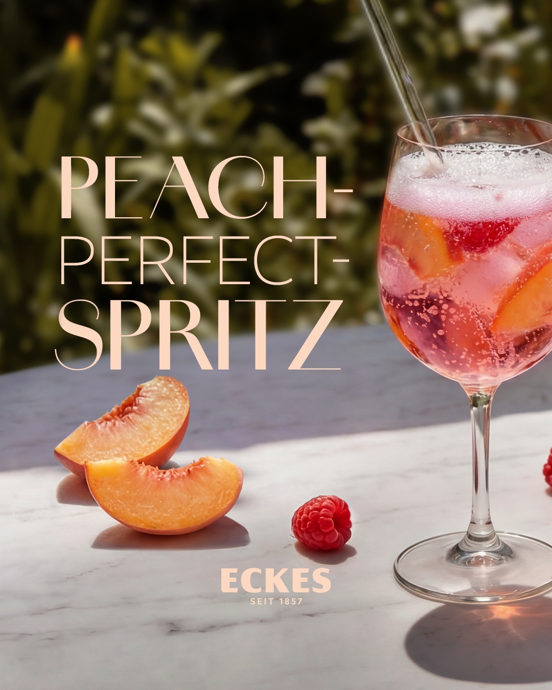 ECKES Liköre Facebook ad: Die ersten warmen Abende, ein Tisch auf dem…