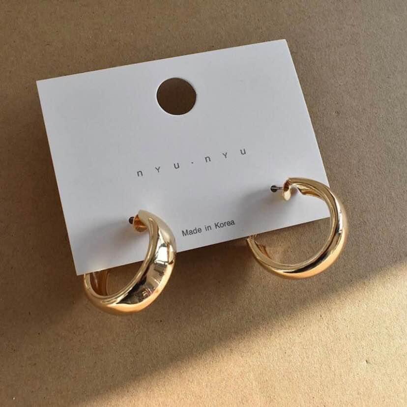Michelle Zhang Facebook ad: 18K Gold Plated Chunky Gold Hoop Earrings for Women