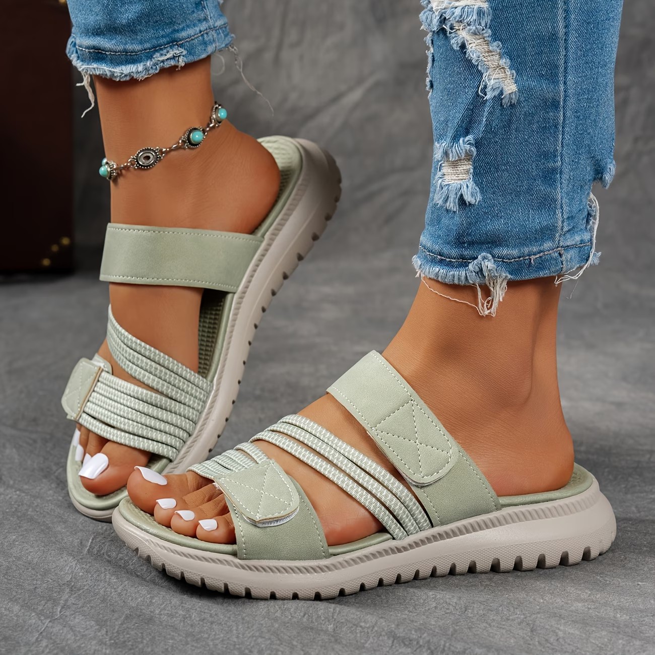 Outletshops.uk Facebook ad