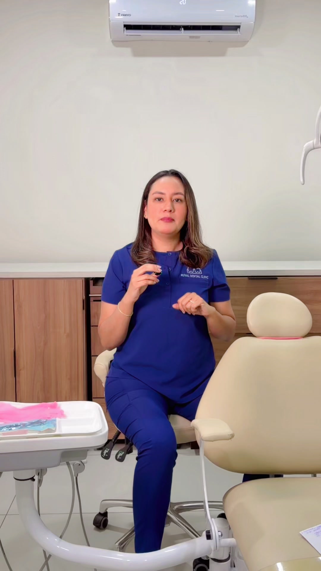 Ruval Dental Clinic Delicias Facebook ad: ¿Preguntas?