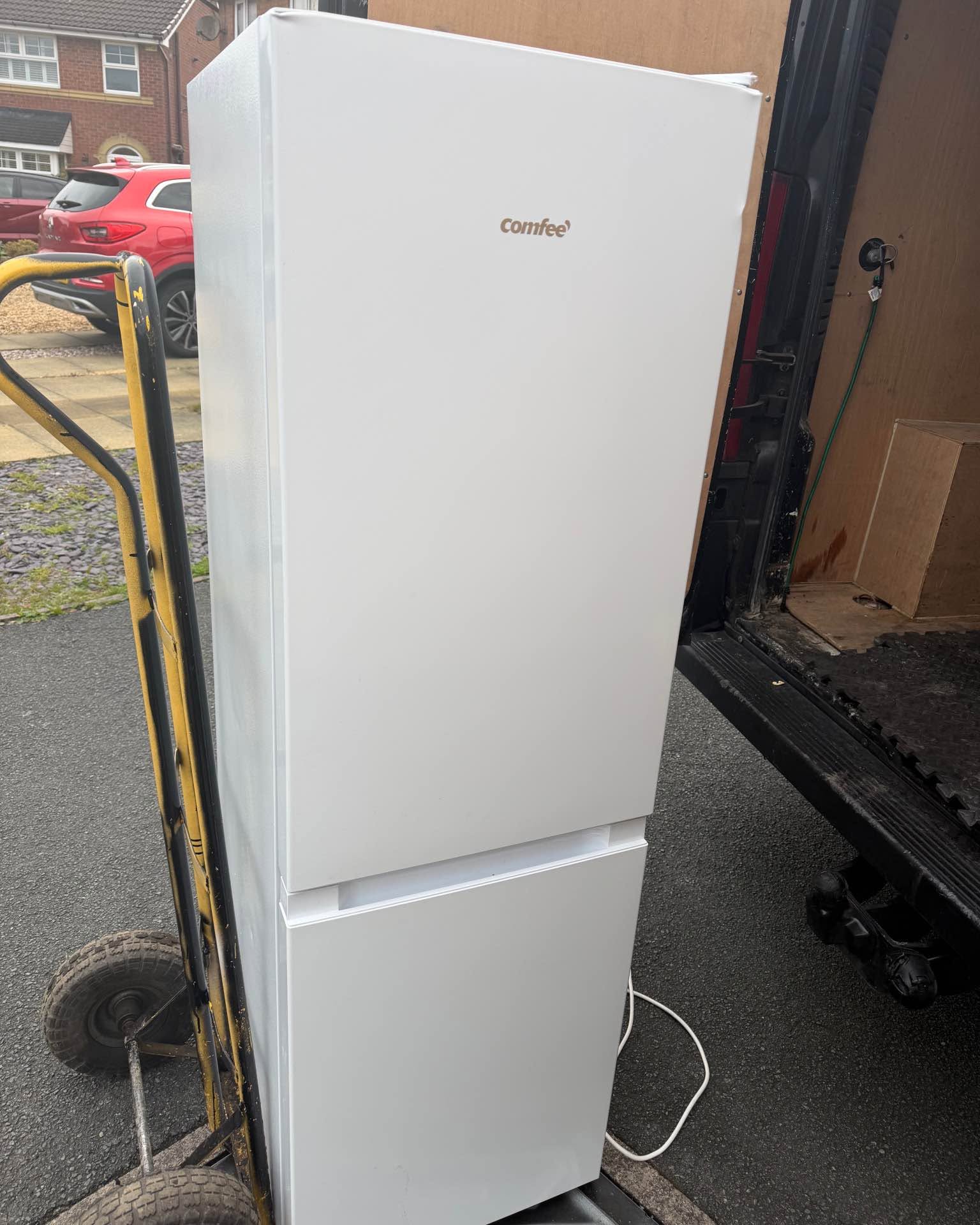 Nicola Jones Facebook ad: LOGIC fridge freezer ‘delivery available