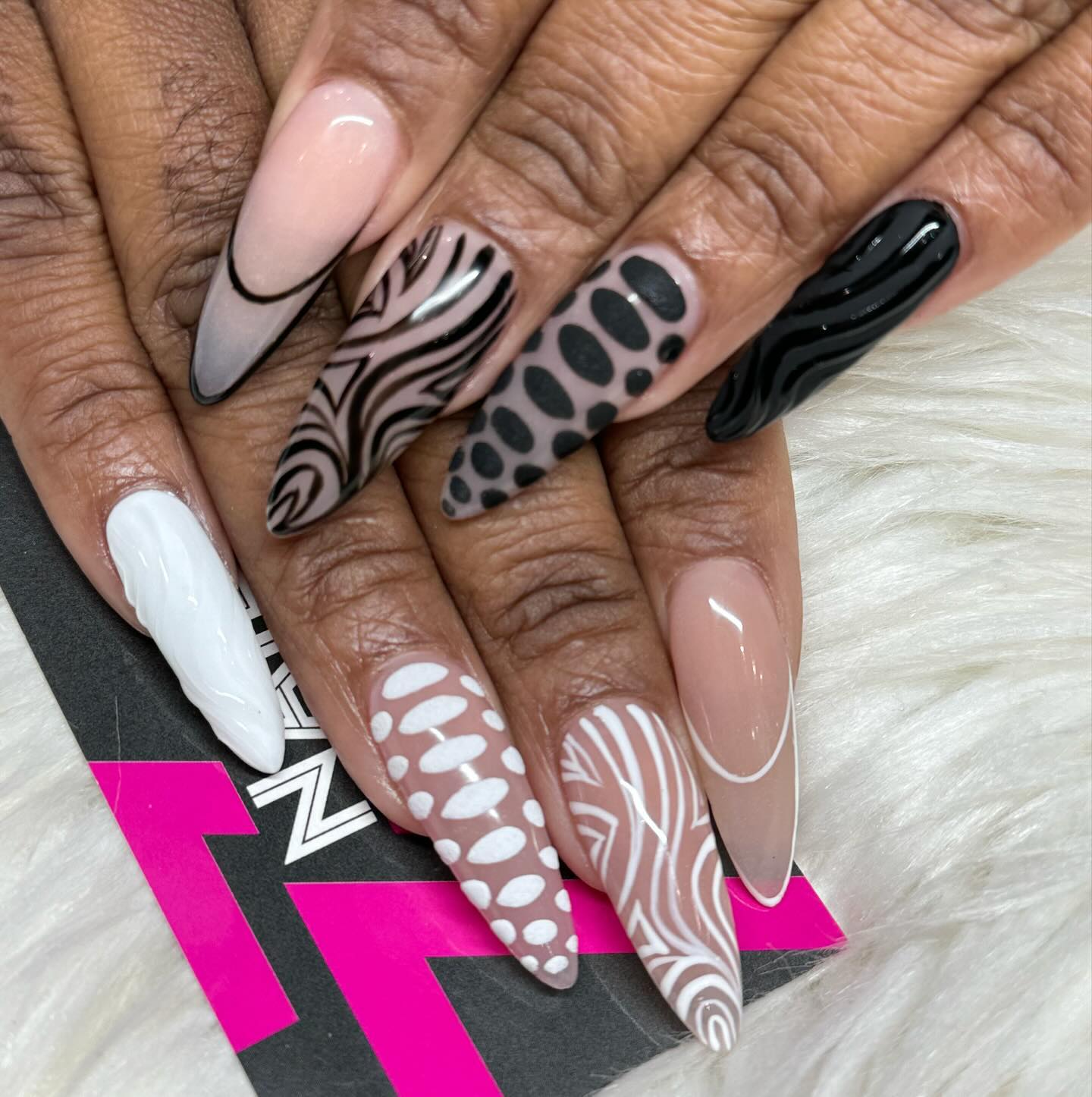 77 NAIL BAR Facebook ad: 77 Nail Bar