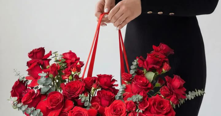 Idole Lebanon Facebook ad: Luxury gifting from Lebanon