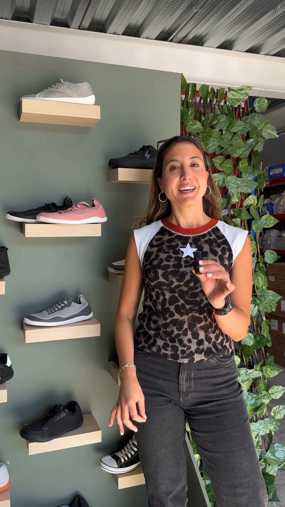 Mundo Barefoot Facebook ad: Showroom Mundo Barefoot en Macul