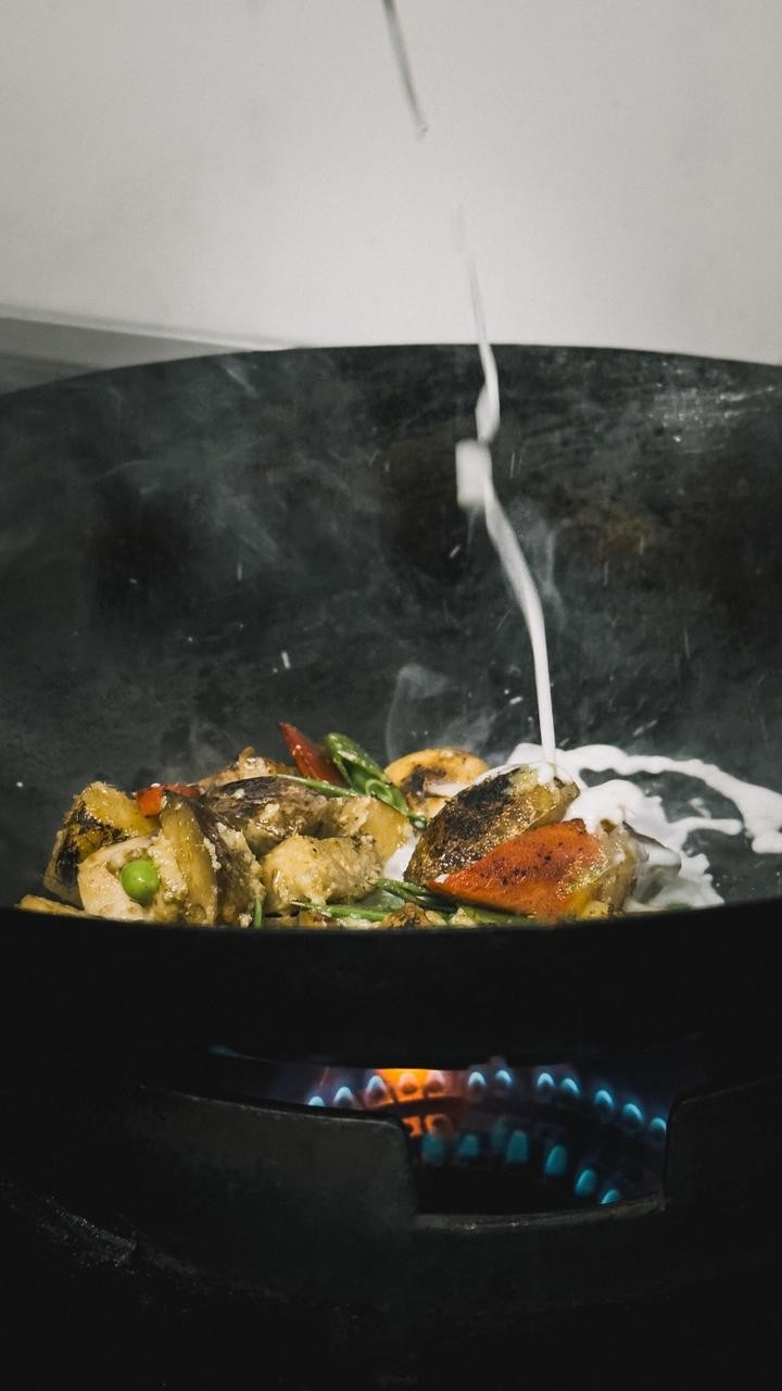 Tet Taberna Vietnamita Facebook ad: Reserva tu experiencia y descubre porque nuestro curry…