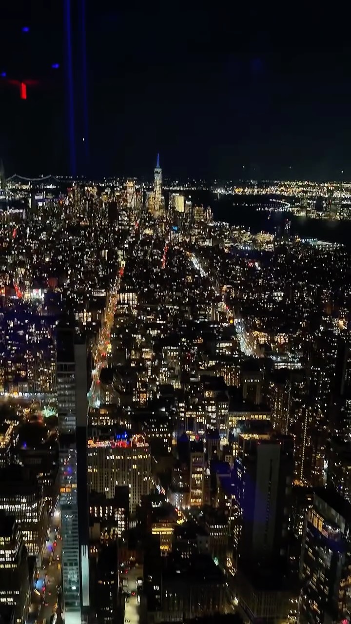 Empire State Building Facebook ad: That moment you see all of NYC lit…