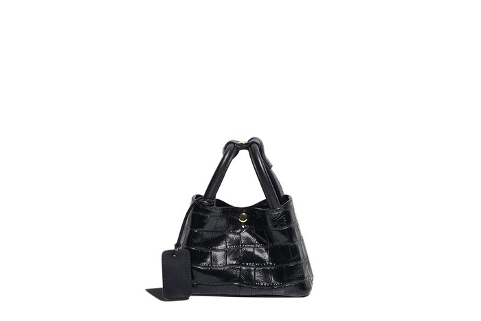ROUNN Facebook ad: ROUNN offers high-quality genuine leather goods collection.