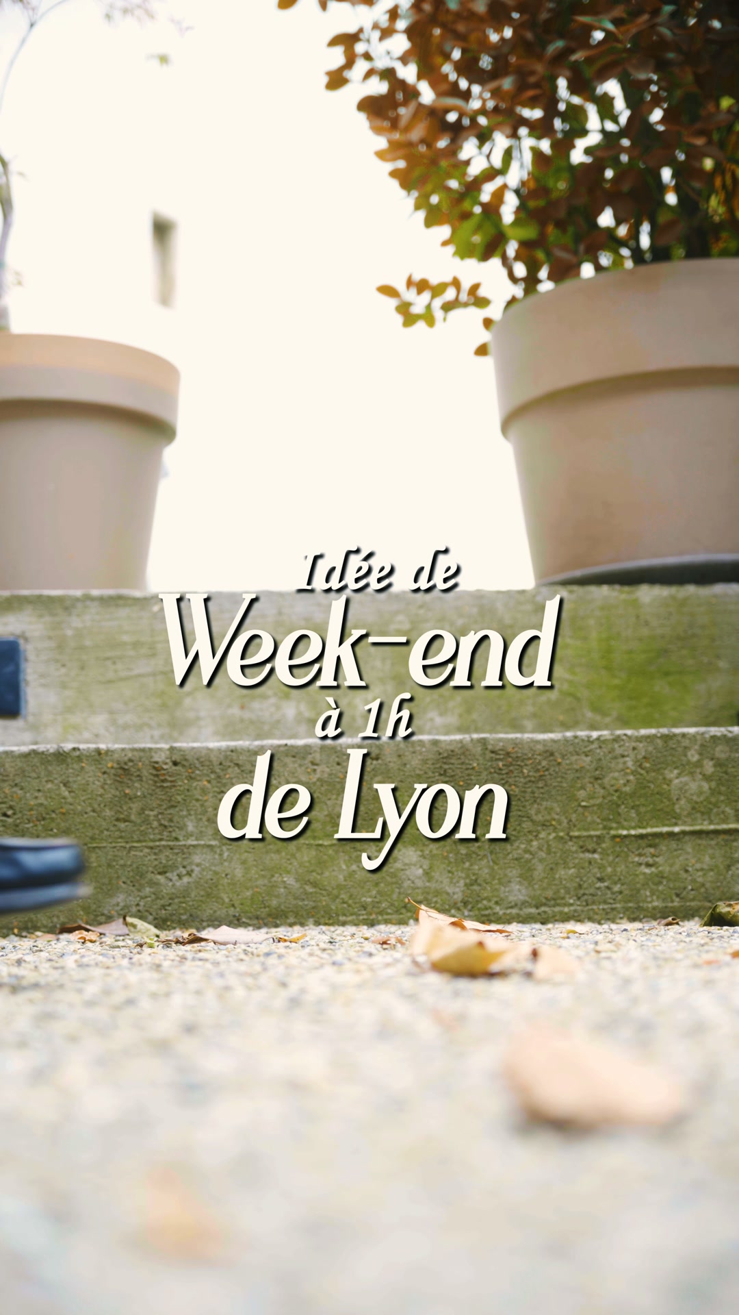 Airbnb Facebook ad: À la sortie de Lyon se trouve un…