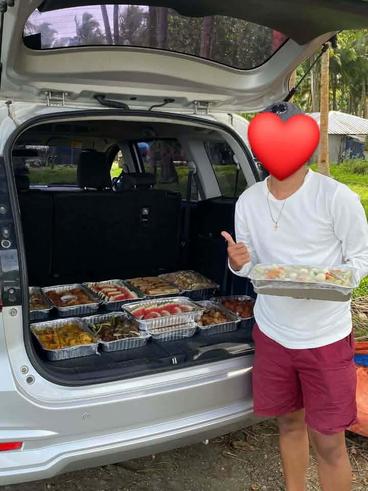 Lpez Resto and Catering Services Facebook ad