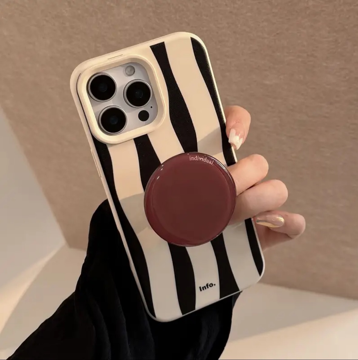 casesking.uy Facebook ad: NUEVA CASE LINE MINIMAL