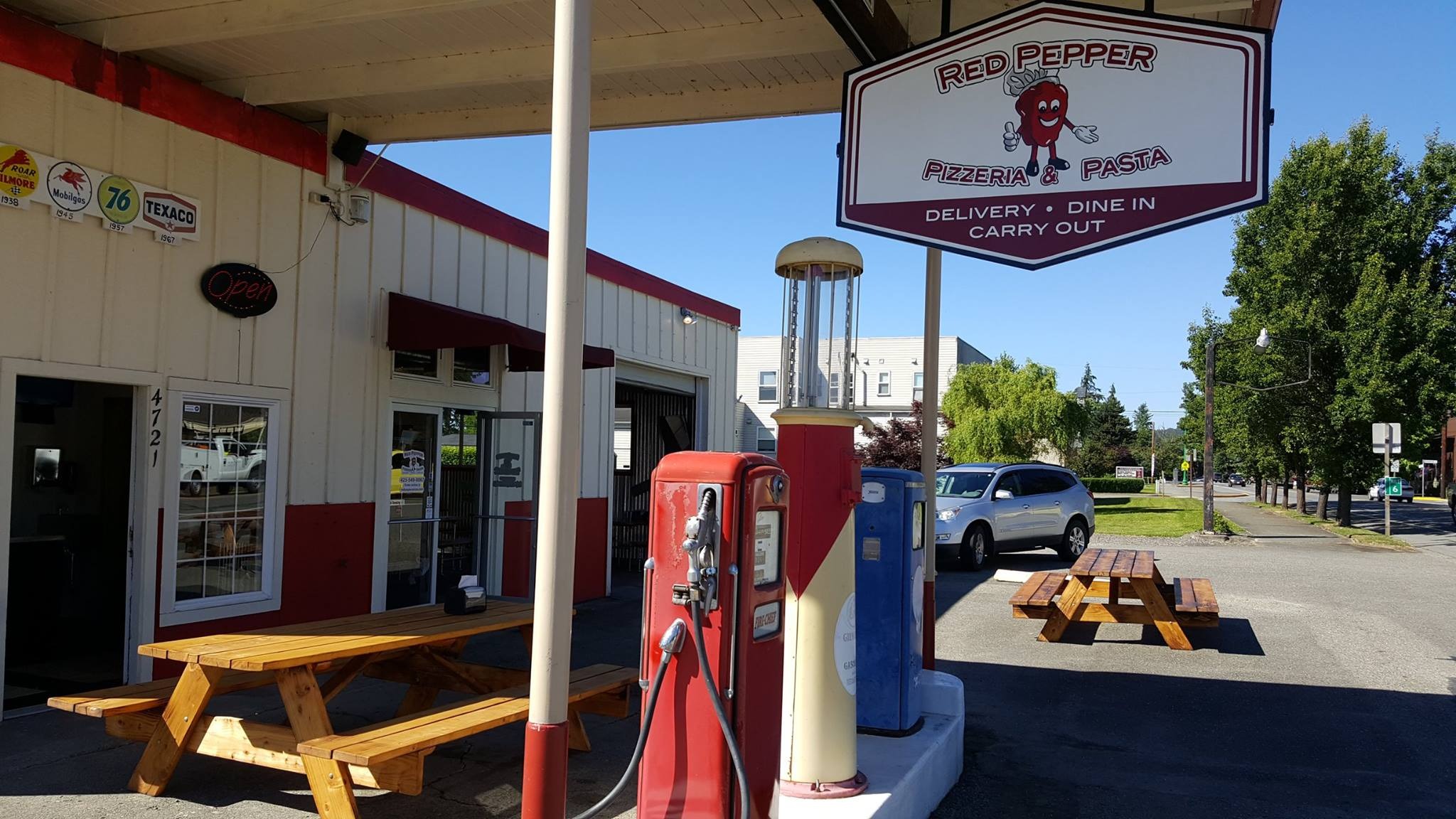Red Pepper Pizzeria Carnation Station Facebook ad from Jan 10, 2026