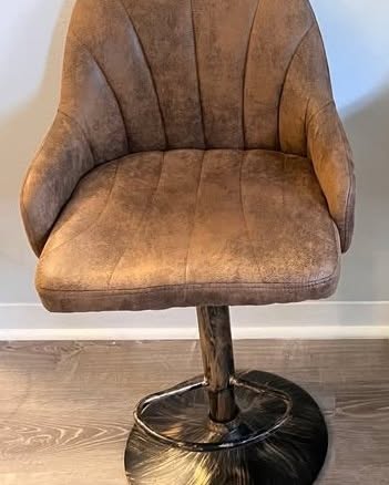 Jerry Shi Facebook ad: ONE (1) Vecelo Adjustable Bar Stool