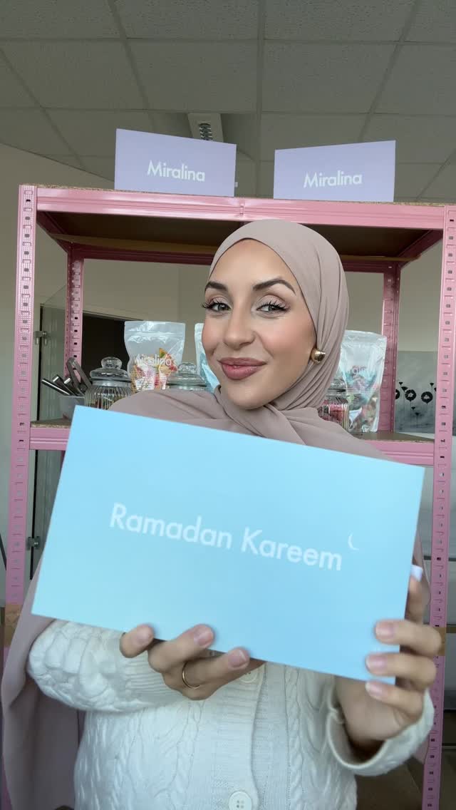 Miralina's Halal Sweets Facebook ad: Weil schenken doch einfach das Schönste ist, vor…