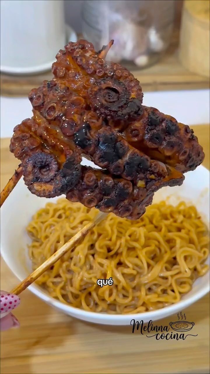 Melinna Cocina Facebook ad: Pulpo zarandeado + Shin Ramyun Toomba @nongshimmexico