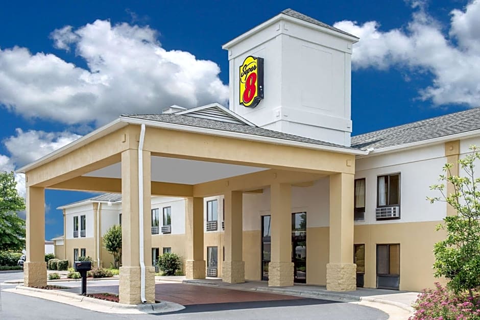 Reservations Center Facebook ad: Log in to save up to $25 on…
