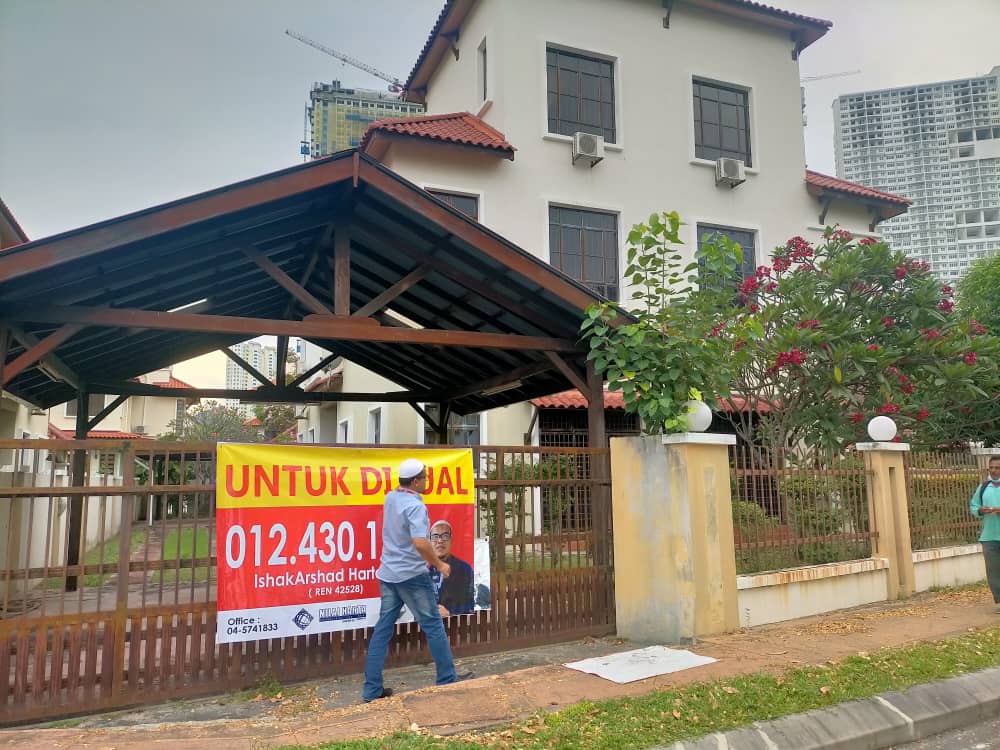 IshakArshad Hartanah Facebook ad: MAK MINTA TOLONG JUALKAN RUMAH DIA KAT KEDAH…
