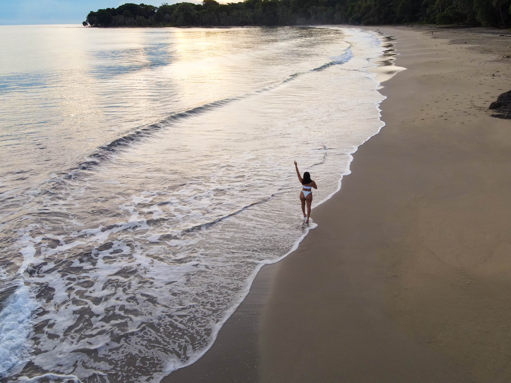 Le Caméléon Facebook ad: Wake up steps from the Caribbean in Puerto…