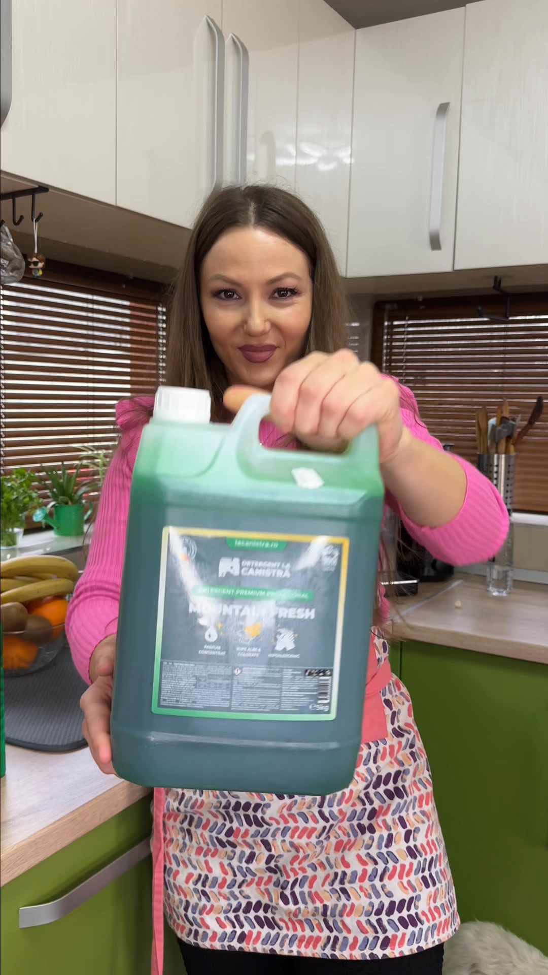Detergent La Canistră Facebook ad: Detergentul preferat al românilor