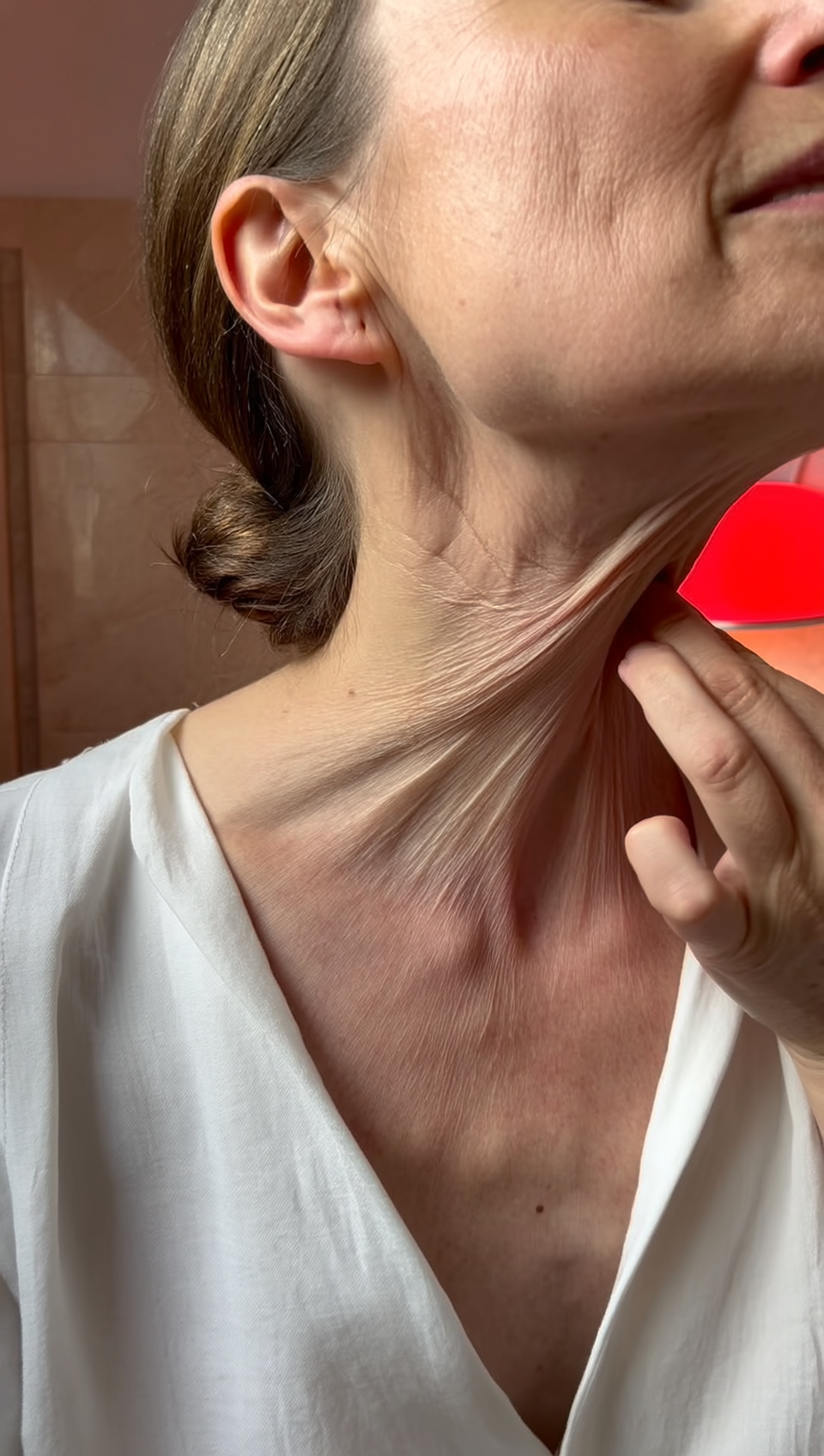 Menopause Insider Facebook ad: Read This If Your Jaw and Neck Collapsed After 40