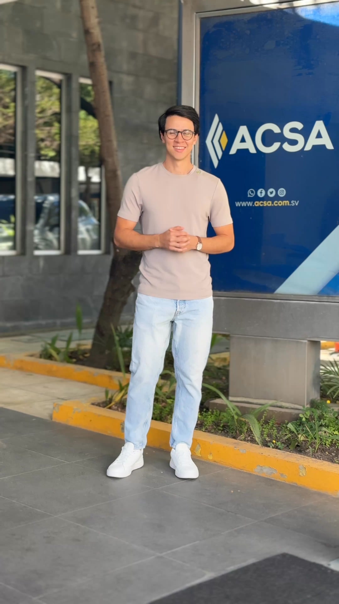 Aseguradora ACSA Facebook ad: ¡Tu seguro de auto al instante!