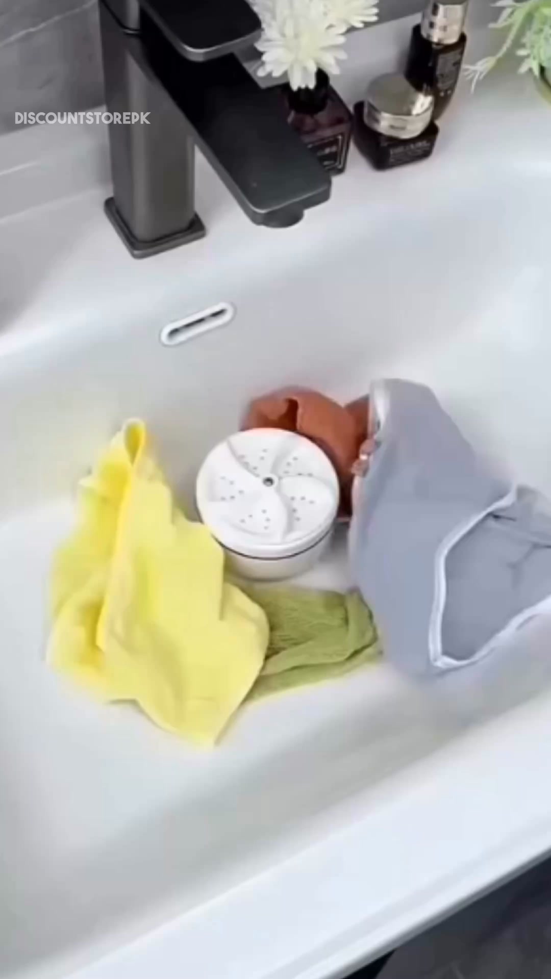 DiscountStore Facebook ad: Say hello to spotlessly clean items on the…