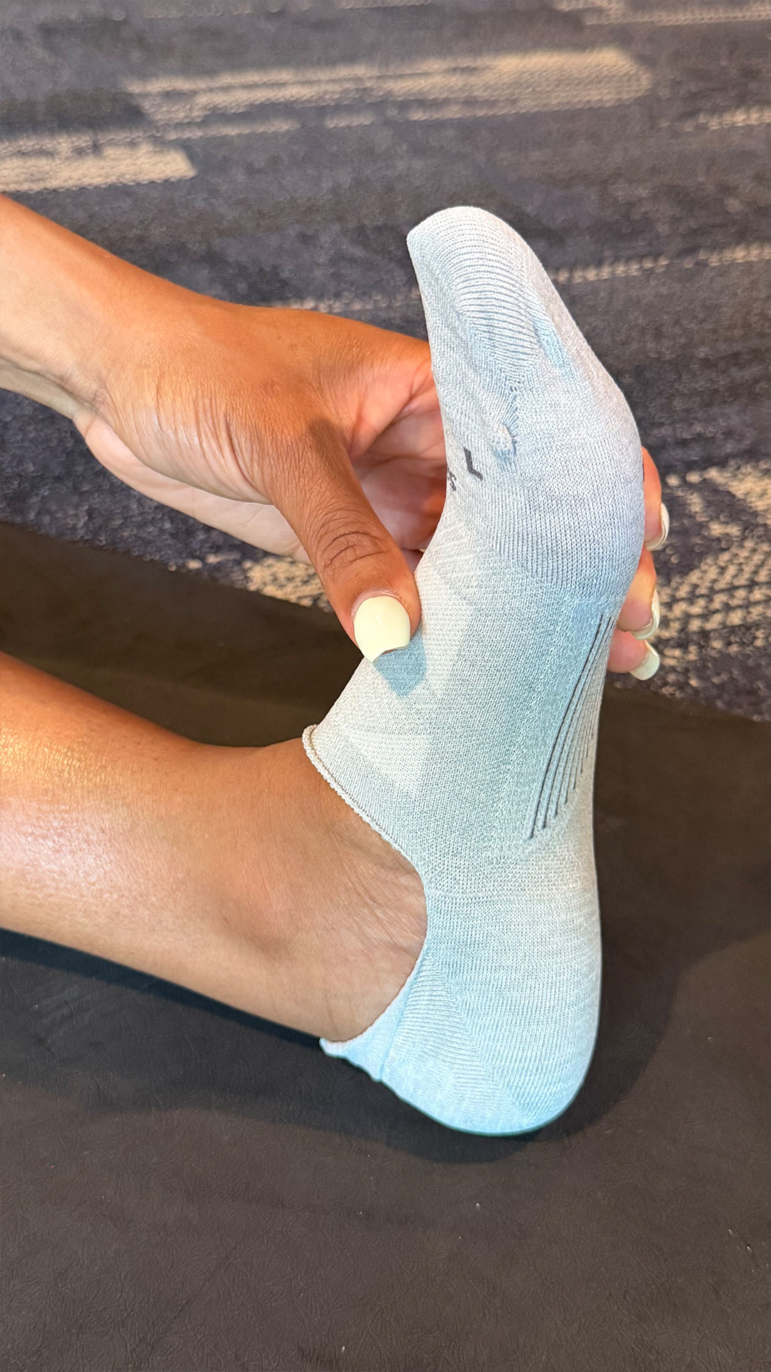 Feetures Facebook ad