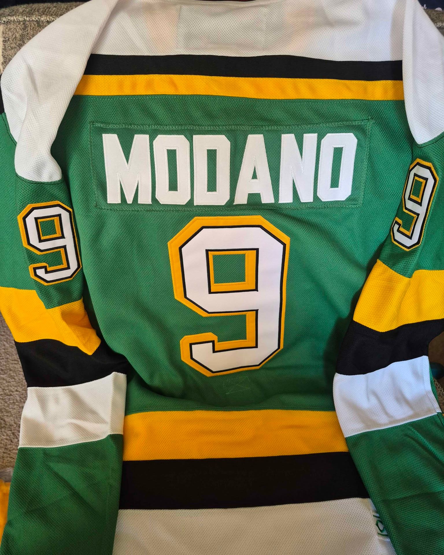 Aron Kaufenberg Facebook ad: Minnesota North Stars Modano Hockey Jersey