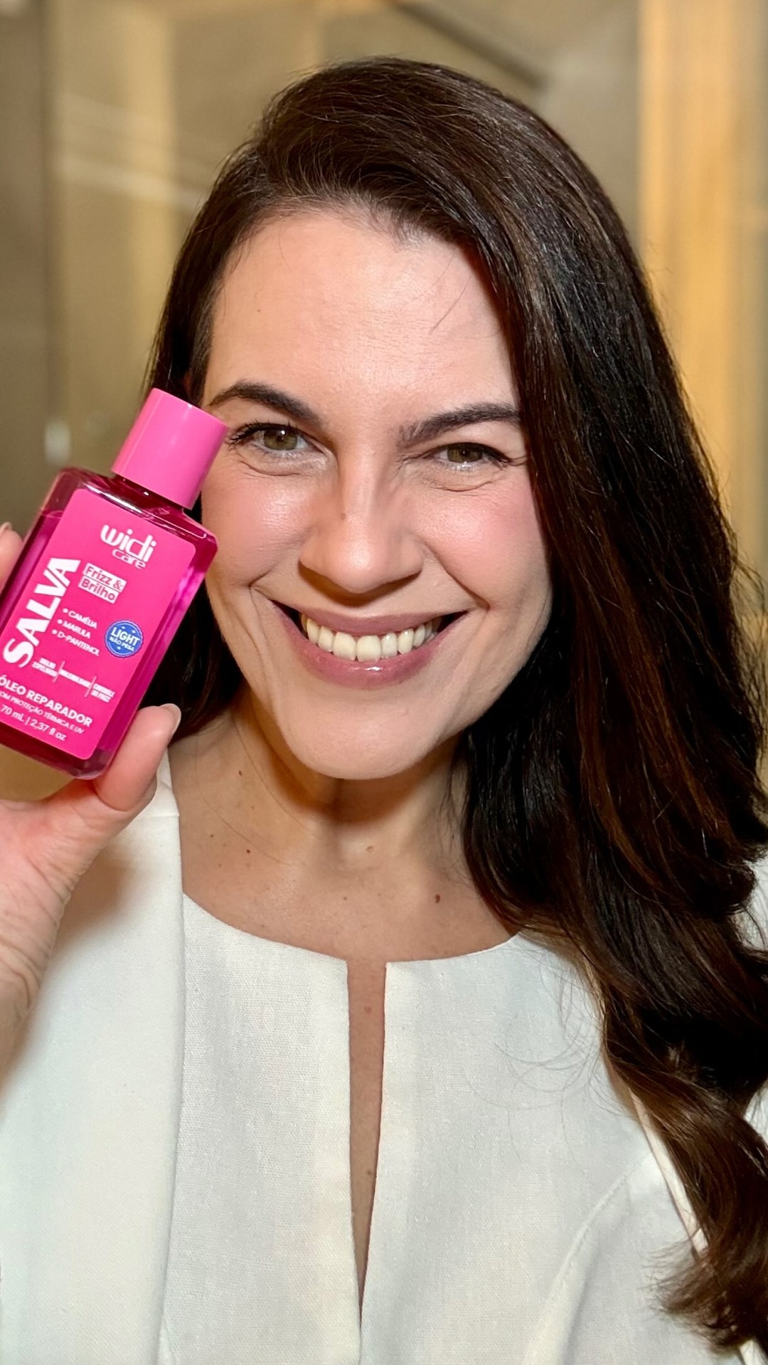 Widi Care Facebook ad: Apaixonada pelo óleo reparador Salva Frizz & Brilho.